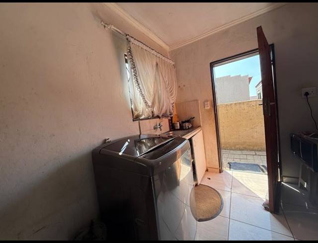 3 BEDROOM HOUSE FOR SALE IN VANDERBIJLPARK CE 3